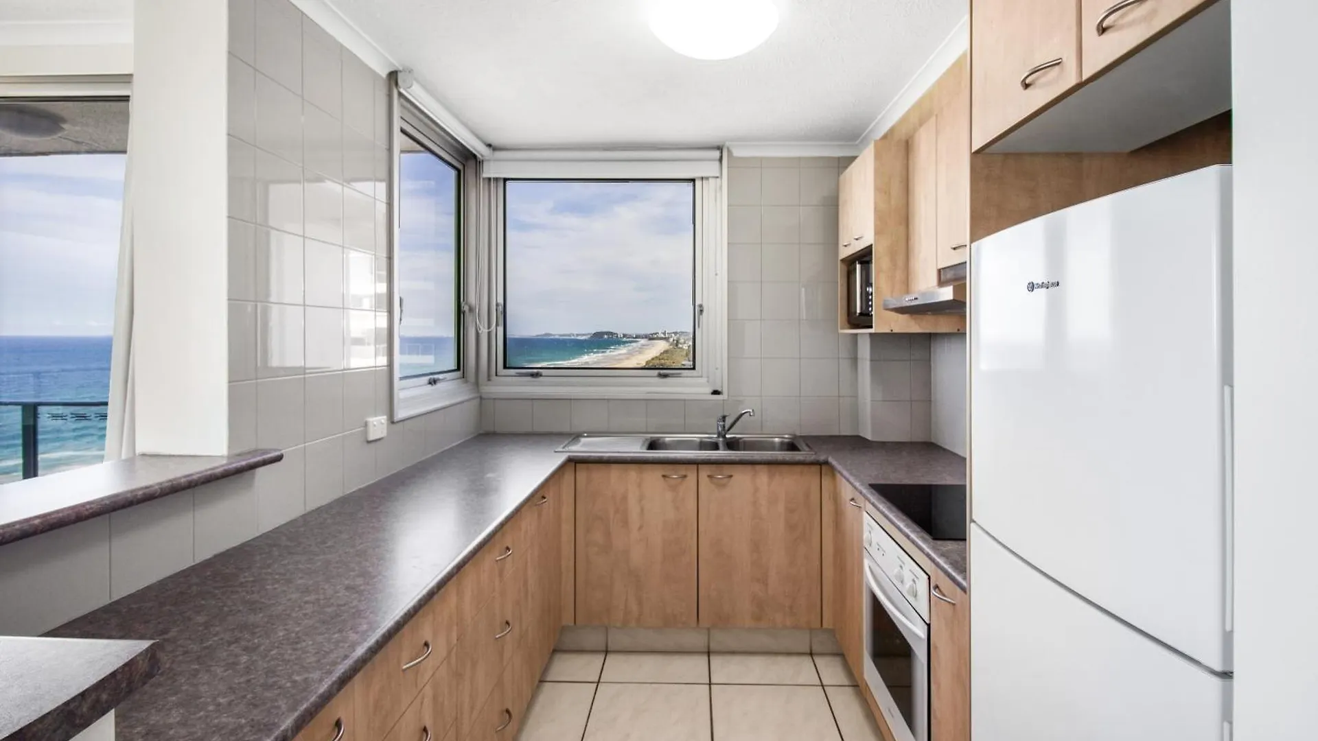 **** Aparthotel Boulevard Towers On Broadbeach Gold Coast Australia