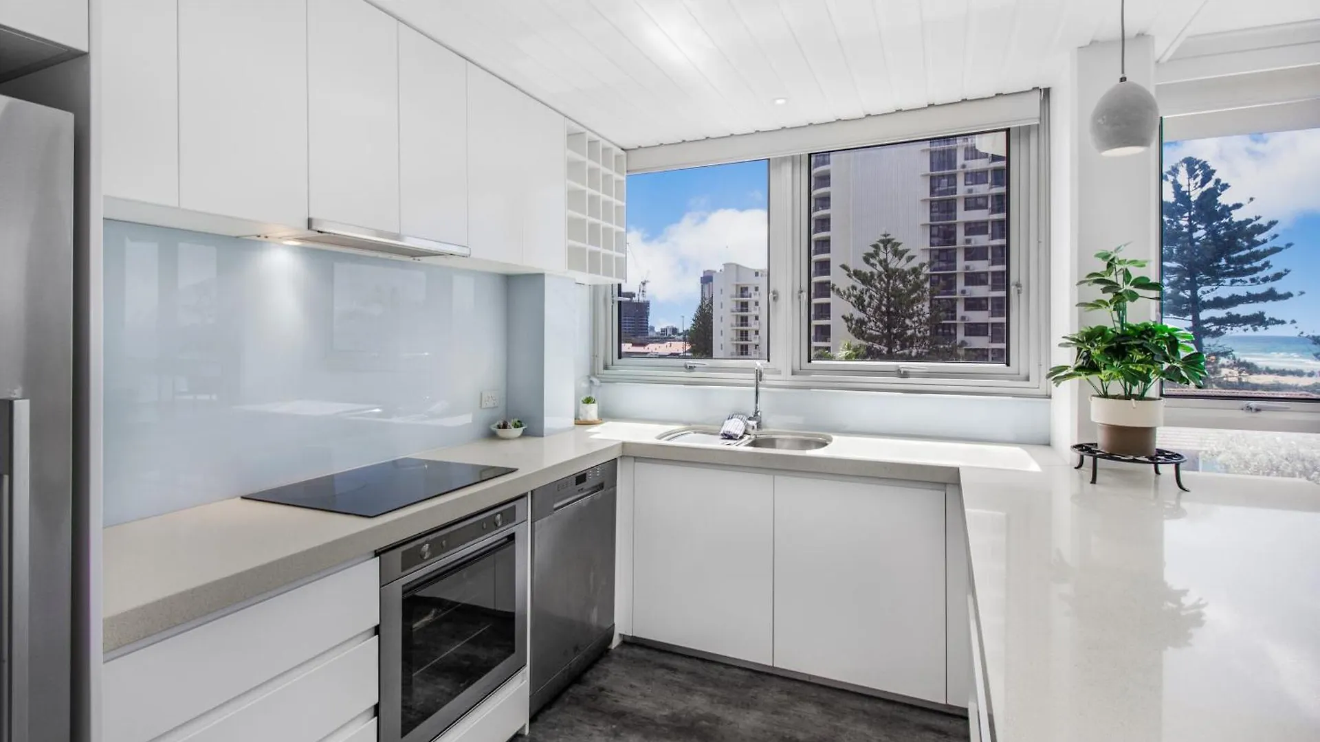 **** Aparthotel Boulevard Towers On Broadbeach Gold Coast Australia